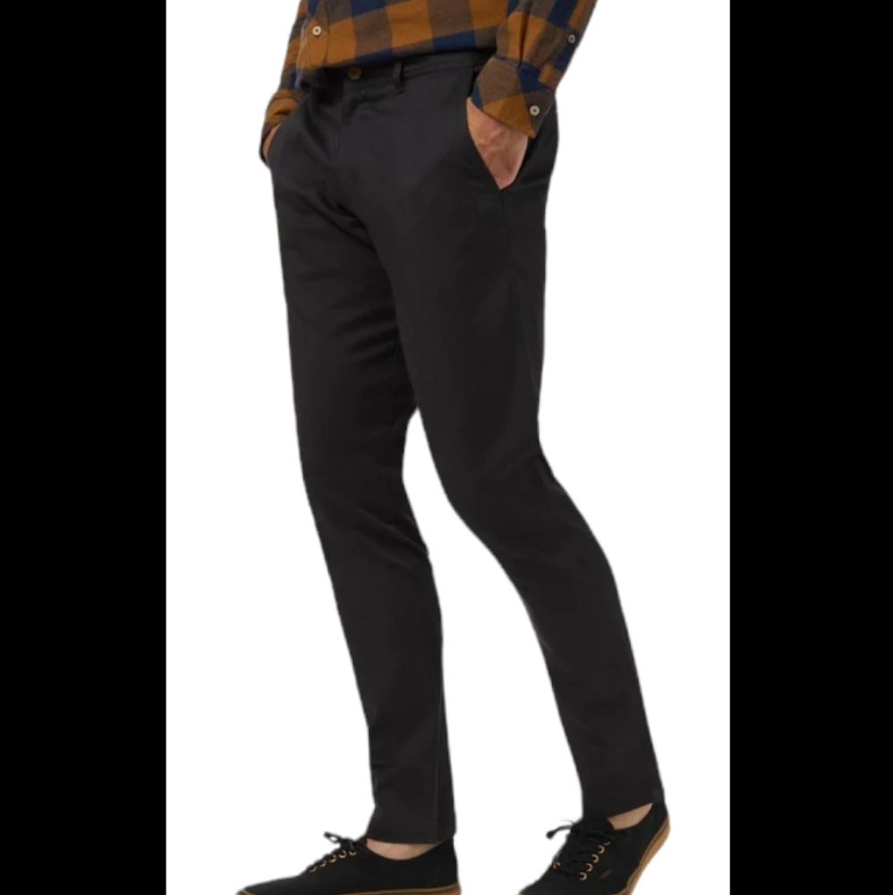 Men's Tentree Yale chino style  pants in black.